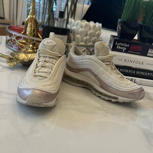 Nike Women's Sneakers in Cream and Gold